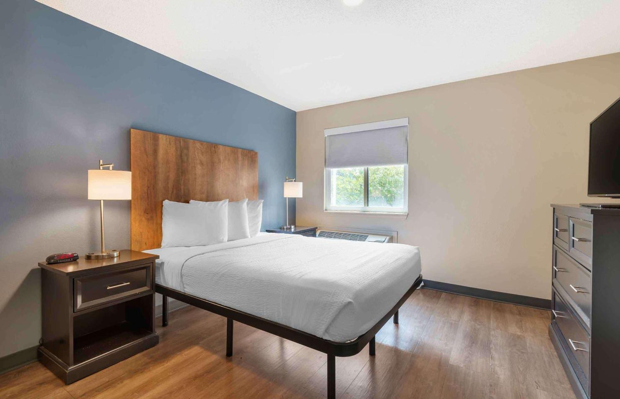 Extended Stay America Select Suites - Charlotte - University Place - E Mccullough Dr Exterior foto