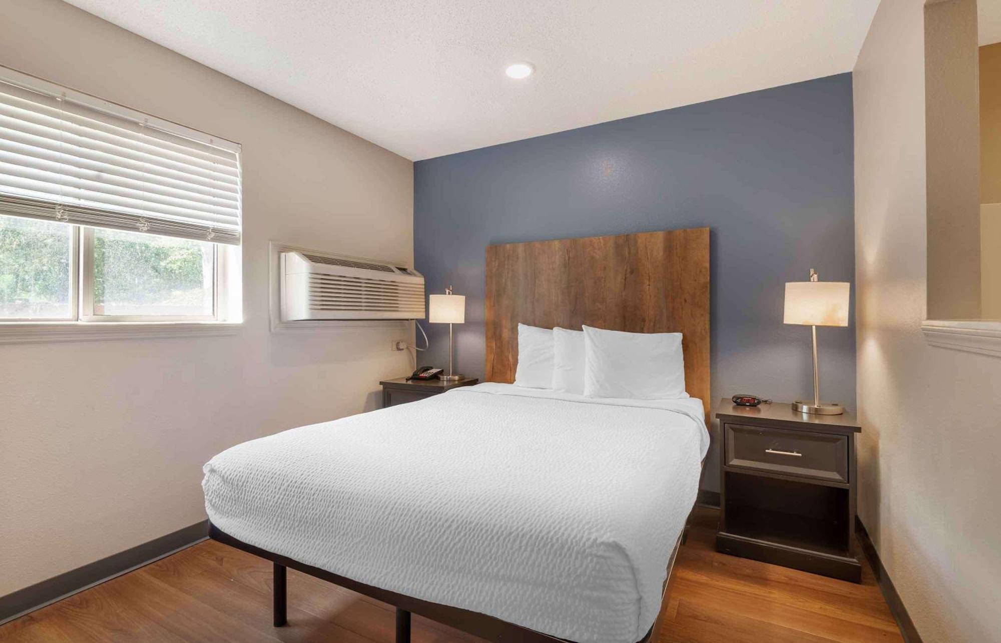 Extended Stay America Select Suites - Charlotte - University Place - E Mccullough Dr Exterior foto