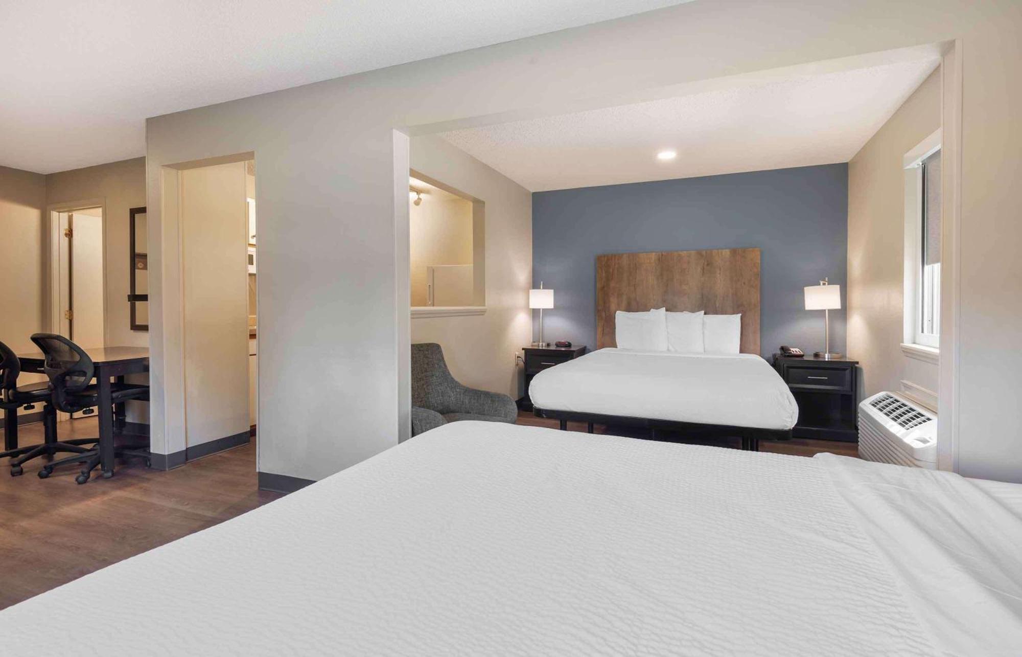 Extended Stay America Select Suites - Charlotte - University Place - E Mccullough Dr Exterior foto