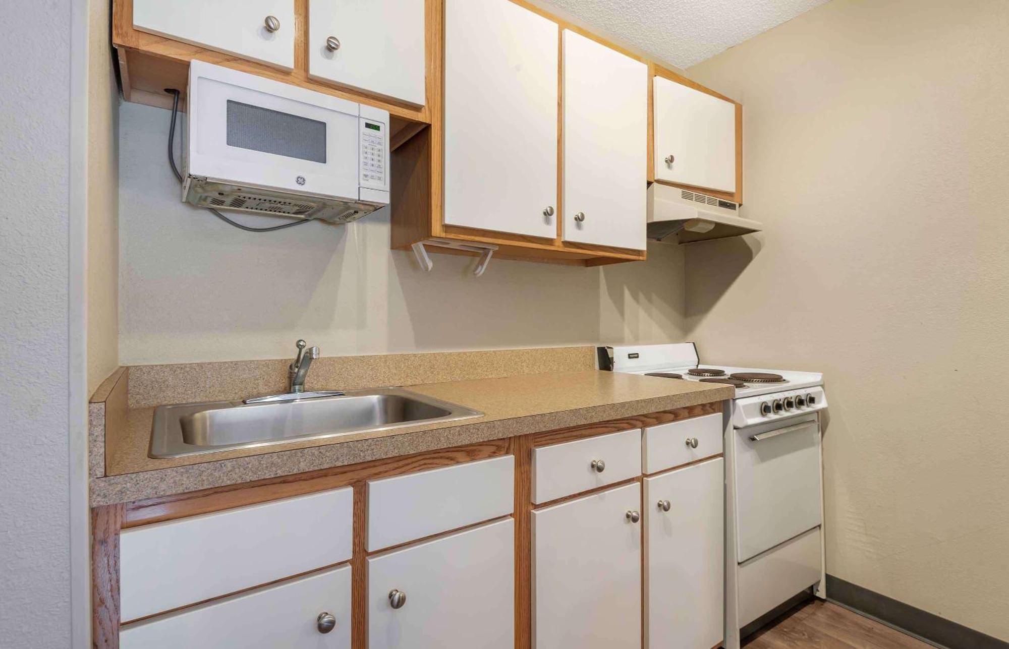 Extended Stay America Select Suites - Charlotte - University Place - E Mccullough Dr Exterior foto