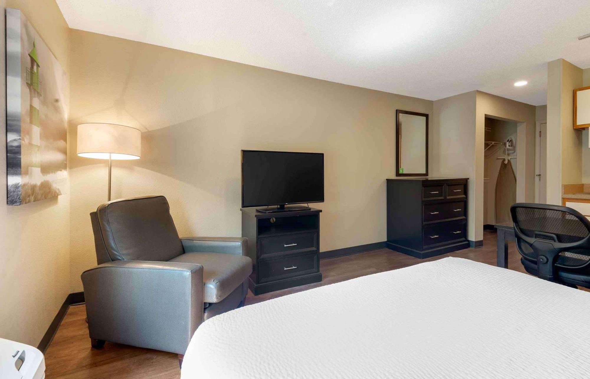 Extended Stay America Select Suites - Charlotte - University Place - E Mccullough Dr Exterior foto