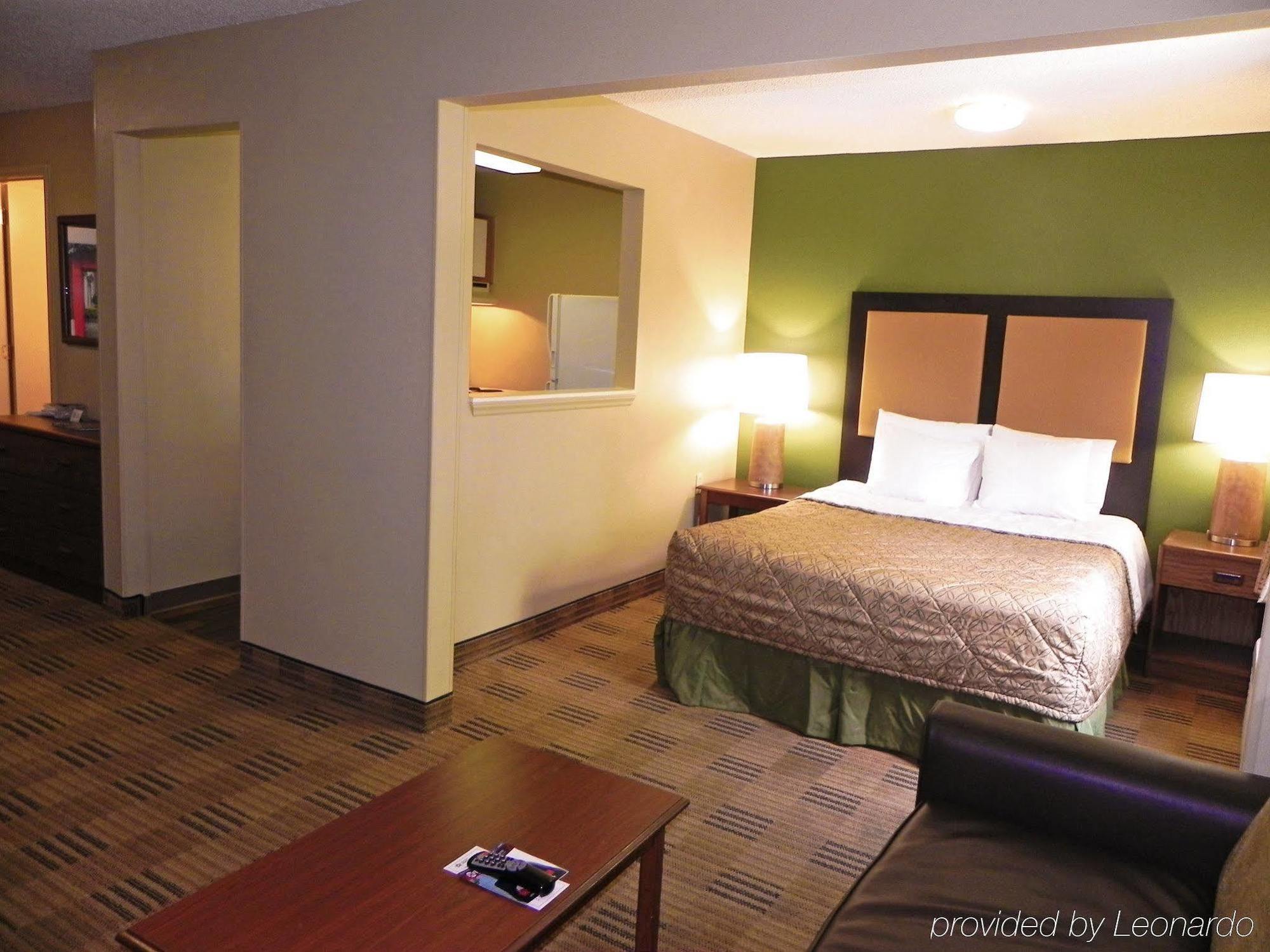 Extended Stay America Select Suites - Charlotte - University Place - E Mccullough Dr Exterior foto