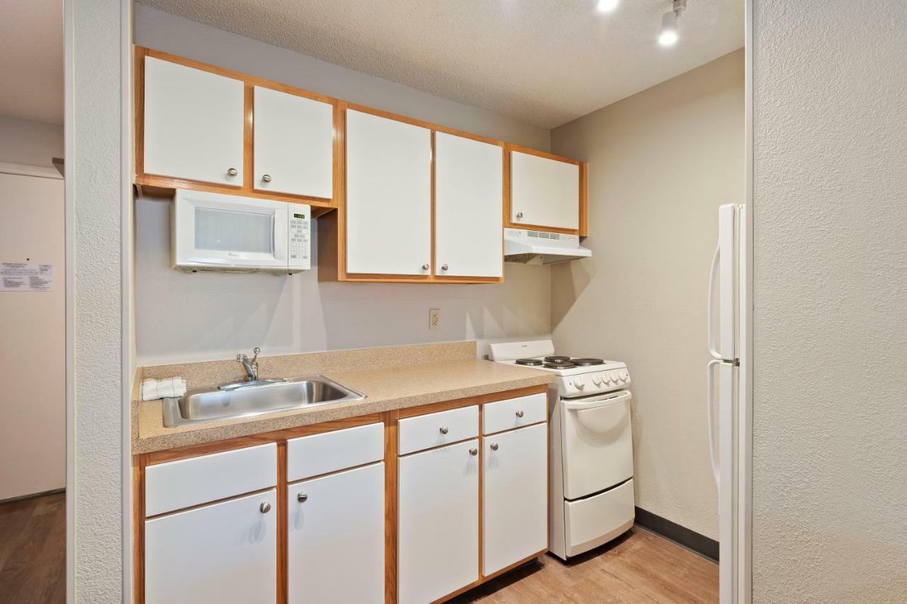 Extended Stay America Select Suites - Charlotte - University Place - E Mccullough Dr Exterior foto