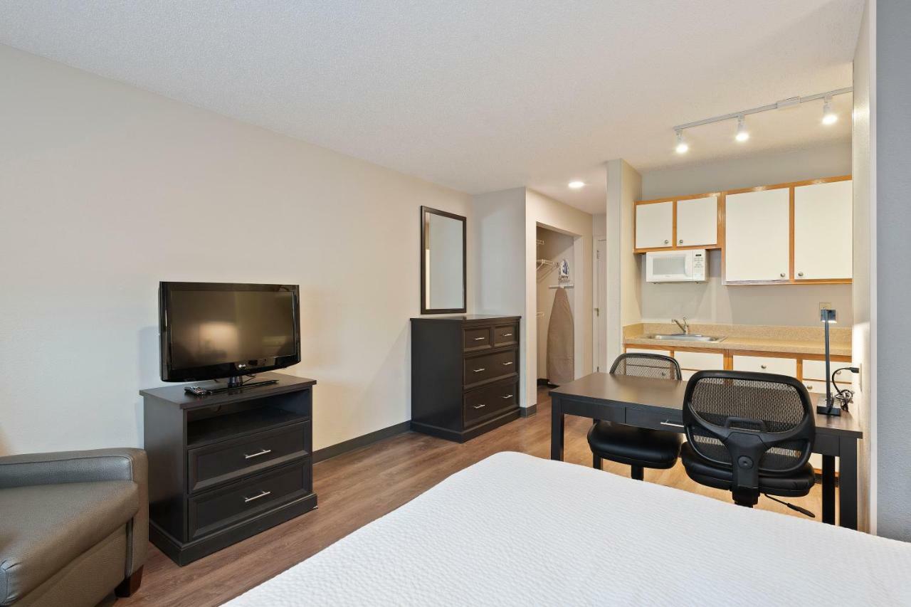 Extended Stay America Select Suites - Charlotte - University Place - E Mccullough Dr Exterior foto